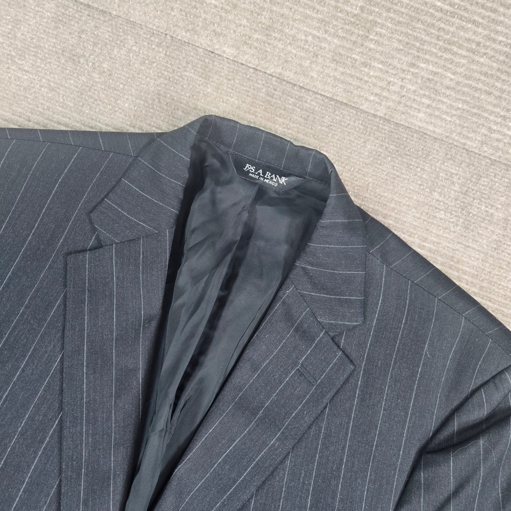 Jos‎ A Bank Mens 42R Charcoal Grey Pinstripe Wool Traveler Blazer Jacket